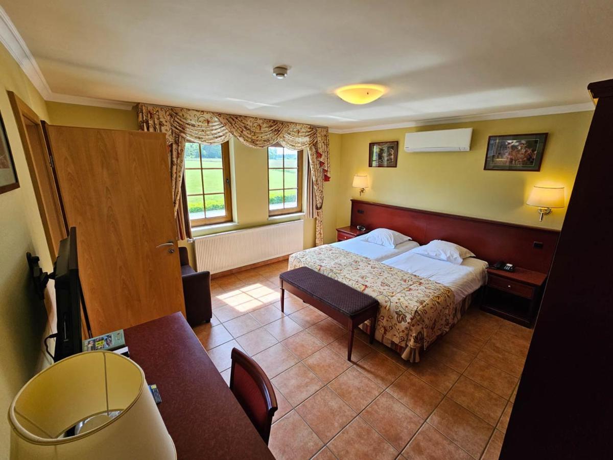 Logis Hotel Le Menobu Тьо Екстер'єр фото